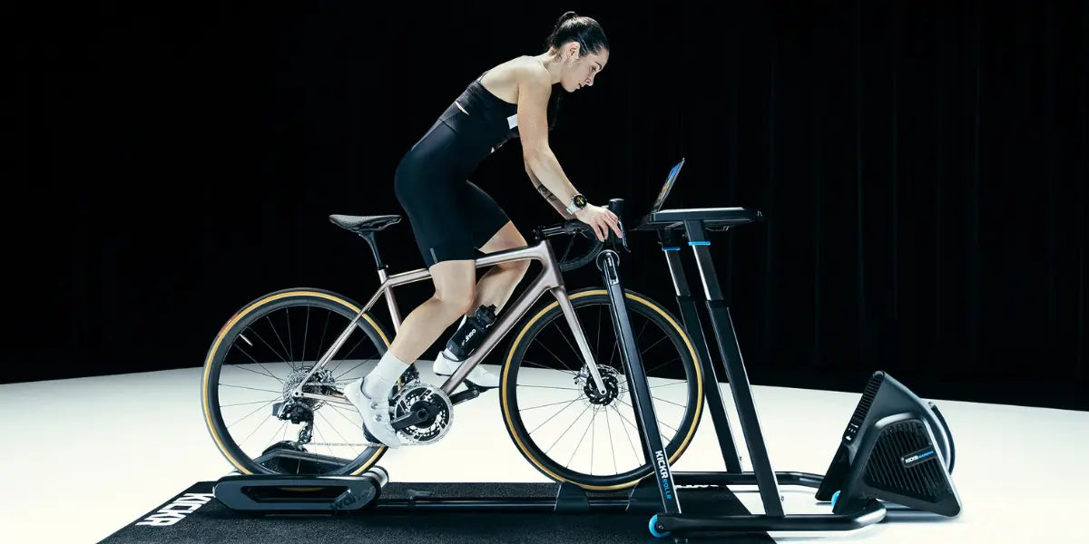 Frau auf Smart Trainer